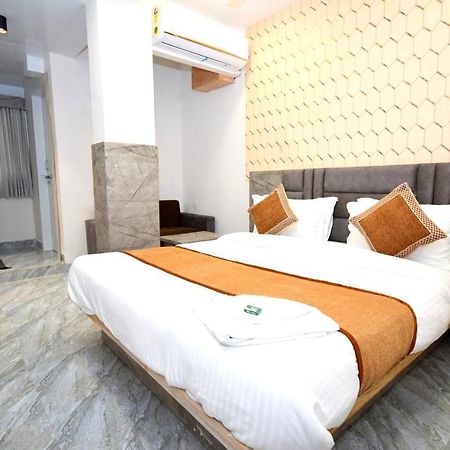 Hotel A1 Vastrapur Ahmedabad Exterior photo